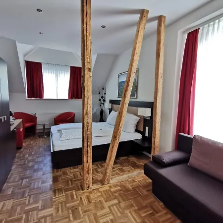 Altes Pfarrhaus 3*